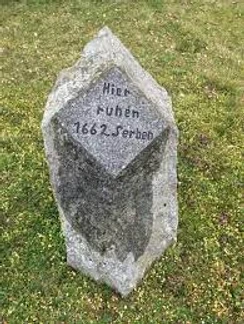 Headstone Mauthausen concentration camp from WWI. A small stone marker with the inscription: "Here lie 1662 Serbs".