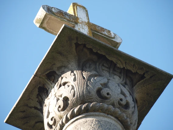 Top of the monument in Doboj, unveiled in 2016. The monument commemorates the dead from the Doboj concentration camp from WWI. The image shows the capitol and cross at the top of the column.