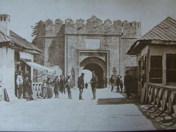 Black and white photographs of Nis, Serbia from late 19th / early 20th century.